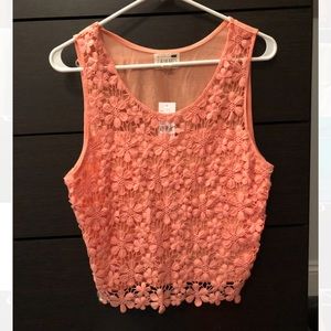 Tank top with floral lace!